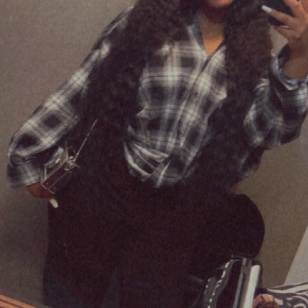 Both the shirt are a size large.